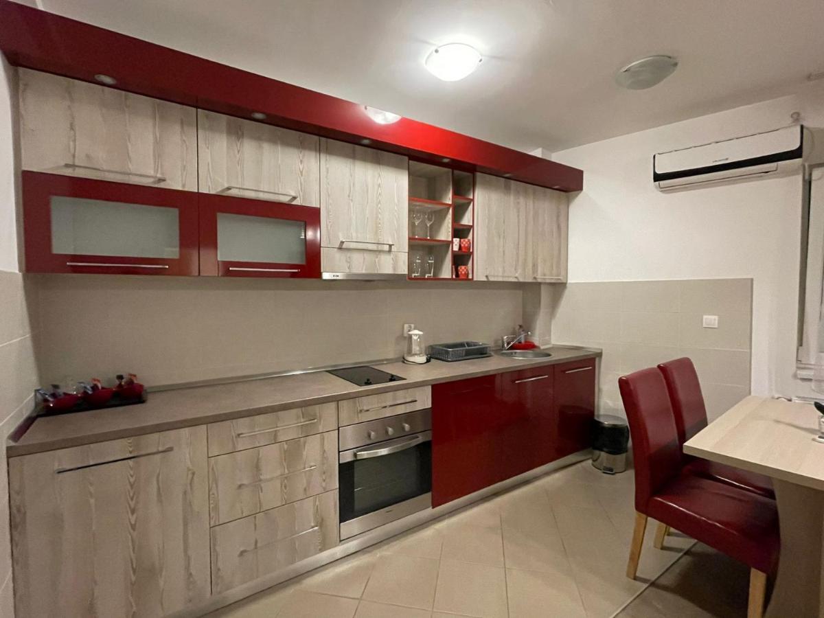 Holiday Wing Apartments Ягодина Экстерьер фото
