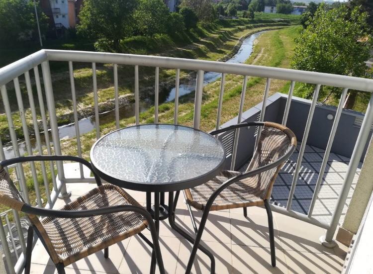 Holiday Wing Apartments Ягодина Экстерьер фото