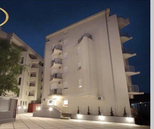 Holiday Wing Apartments Ягодина Экстерьер фото