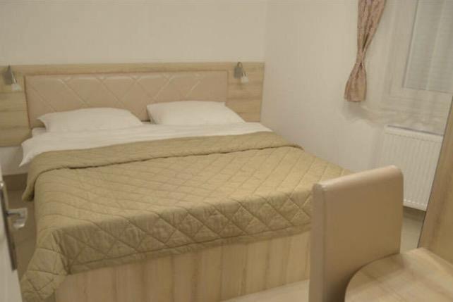 Holiday Wing Apartments Ягодина Экстерьер фото