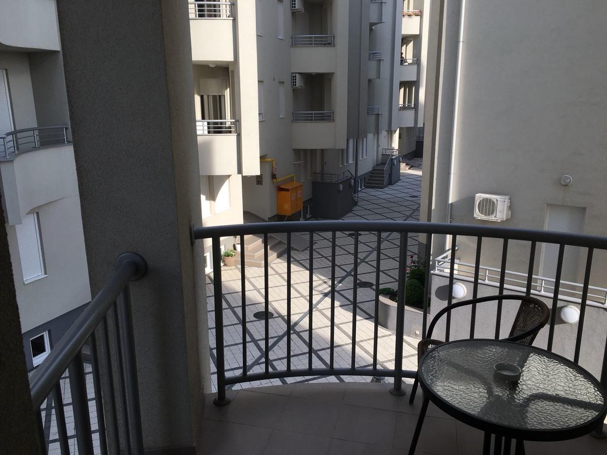 Holiday Wing Apartments Ягодина Экстерьер фото